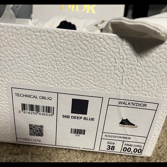 Only wore 1 time. Very comfortable. Authentic Dior. Extra shoe laces, dust bags - Picture 7 of 8